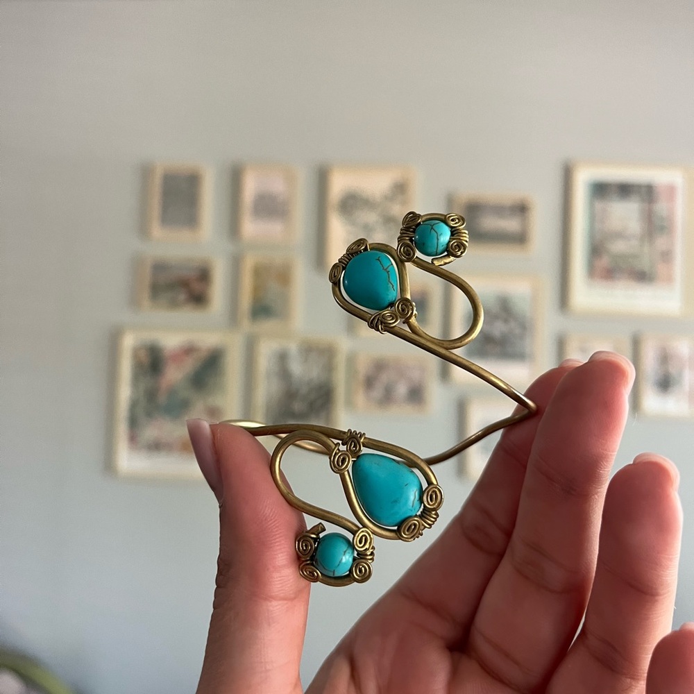 Vintage-Style Brass Cuff Bracelet w/ Turquoise Stones – Adjustable Boho Jewelry - Picture 4 of 6
